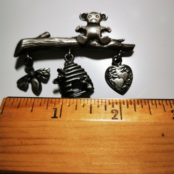 Vintage L Razza Pewter Bear on a Branch Bee Beehive Brooch - Picture 12 of 12